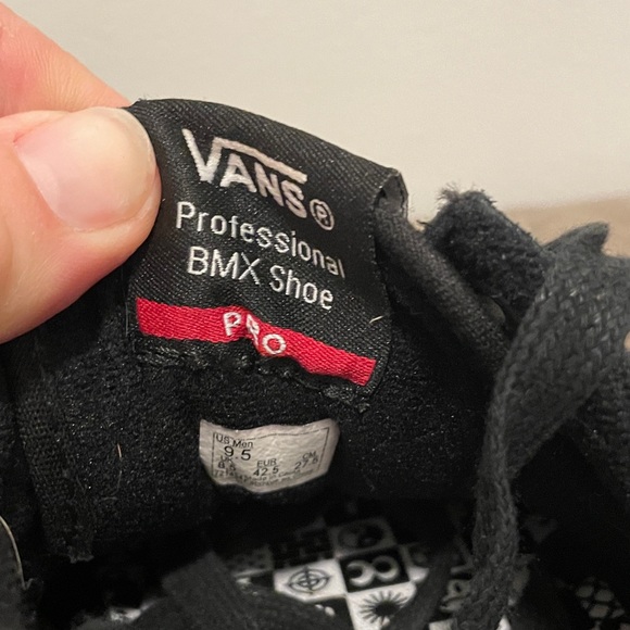 Vans Men's Black and White Graphic Sneakers - Picture 6 of 9